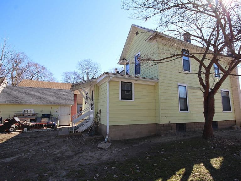 Listing photo 4