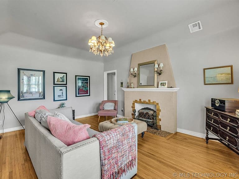 Listing photo 3