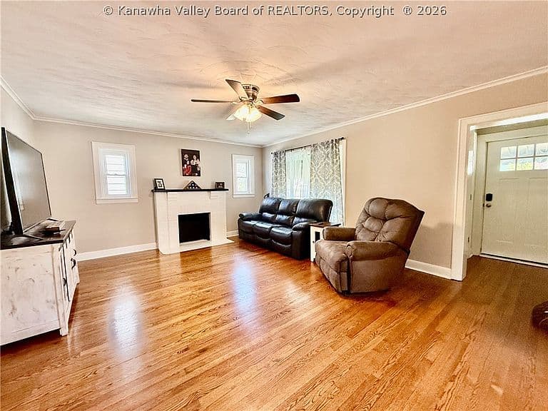 Listing photo 4
