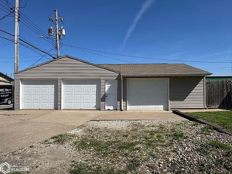 Listing photo 4
