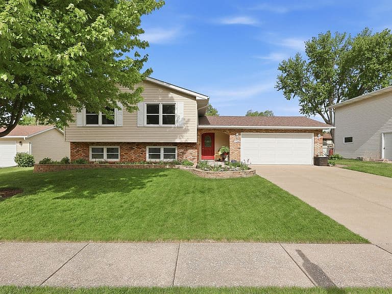 Listing photo 3