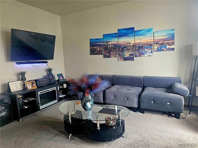 Listing photo 2