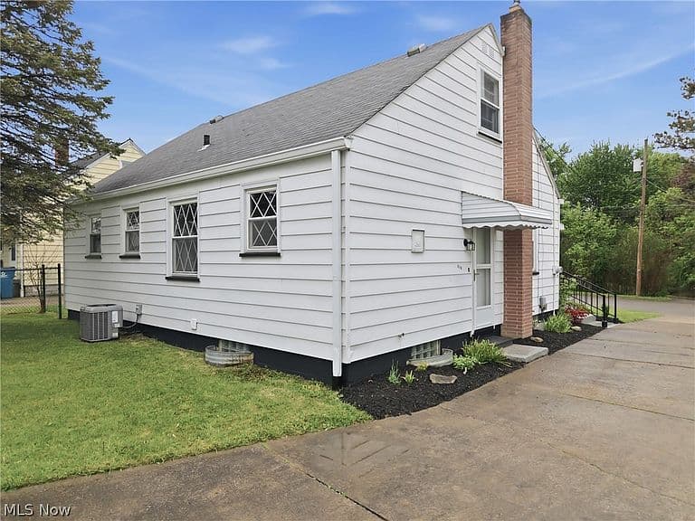 Listing photo 4