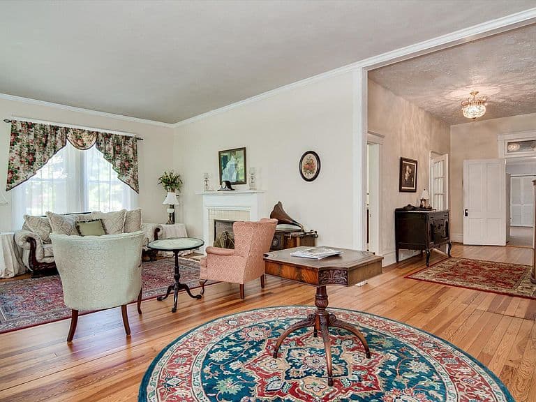 Listing photo 4