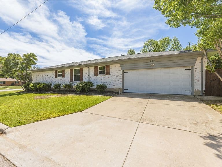Listing photo 4