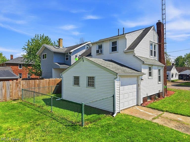 Listing photo 5