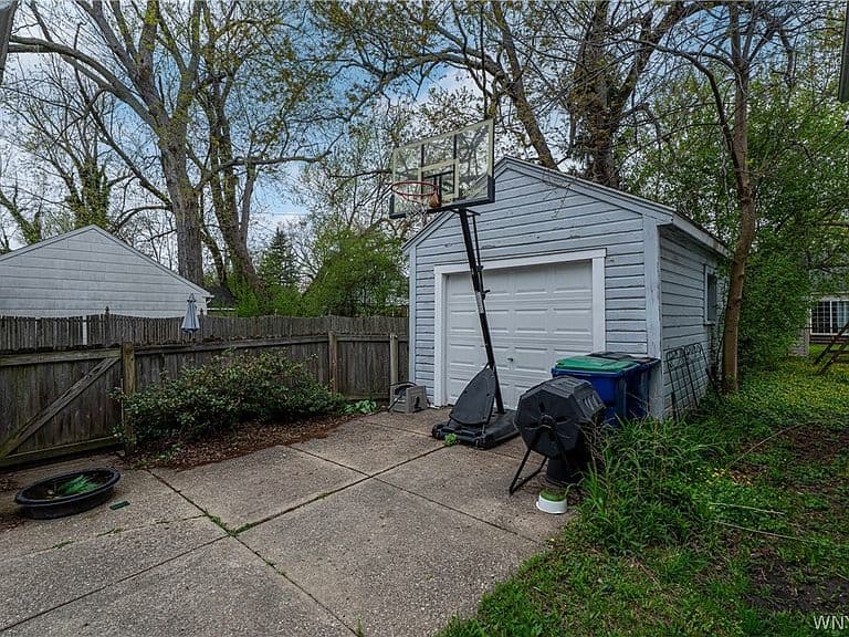 Listing photo 4