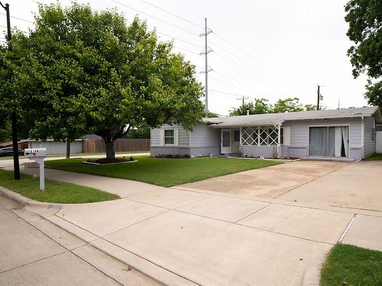 Listing photo 3