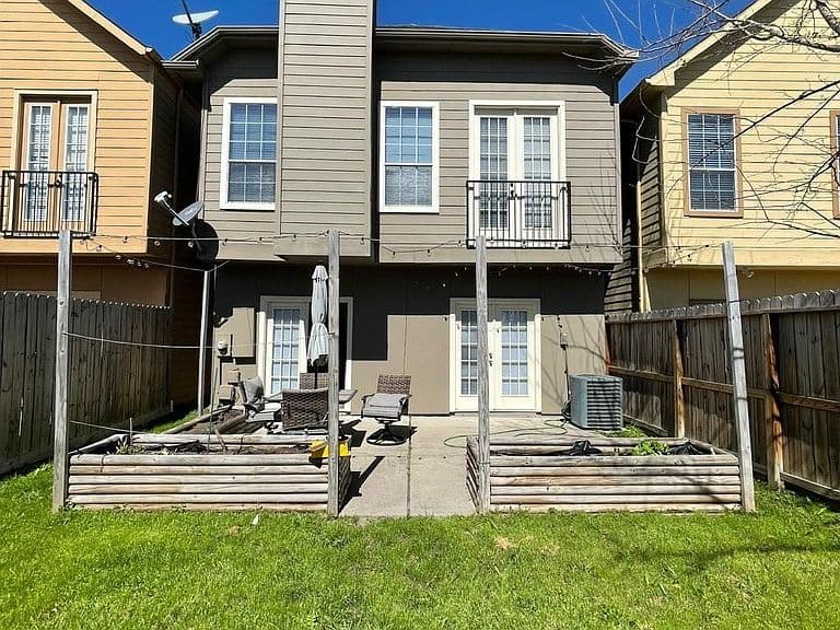 Listing photo 3