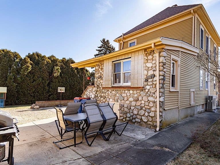 Listing photo 5