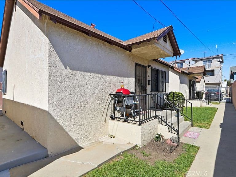 Listing photo 4