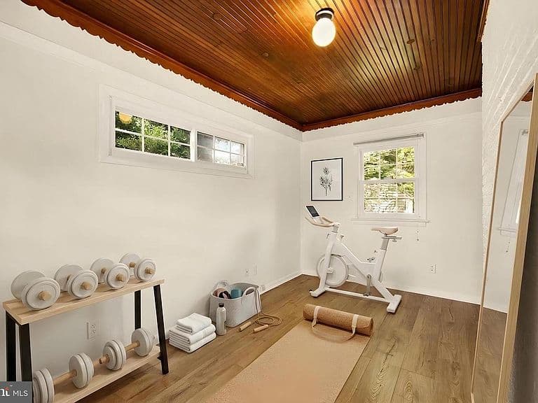 Listing photo 5