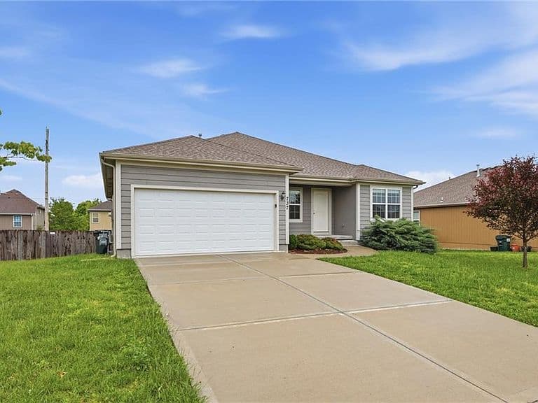 Listing photo 3