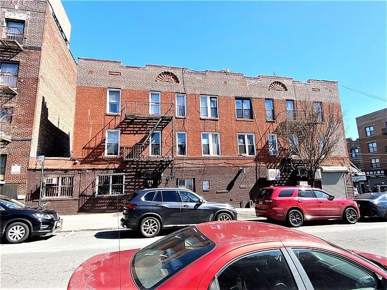 Listing photo 3