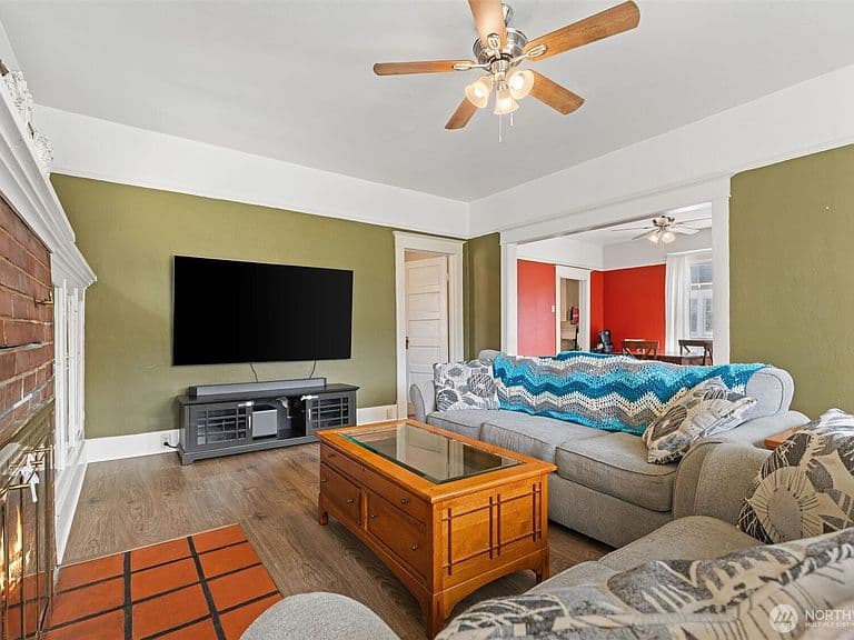 Listing photo 3
