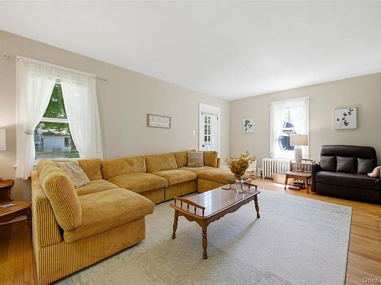 Listing photo 4