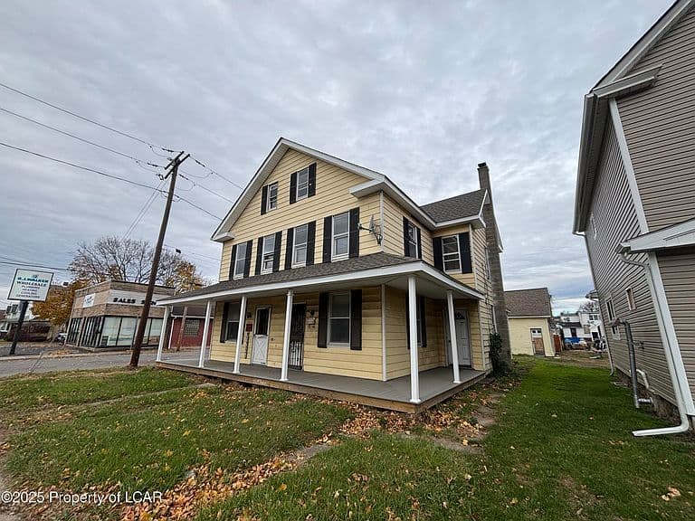 Listing photo 2