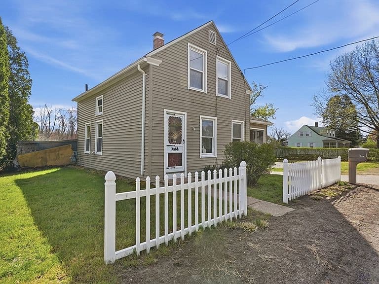 Listing photo 2
