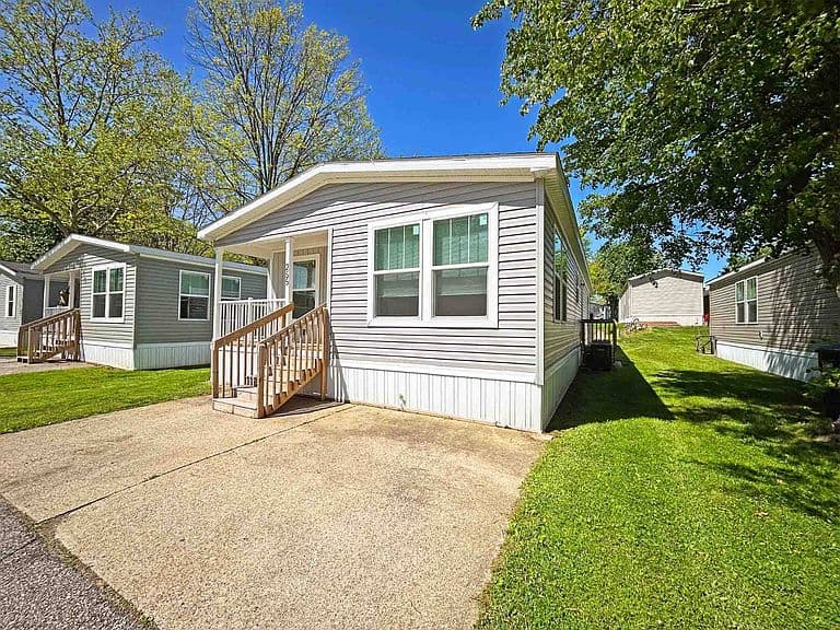 Listing photo 2