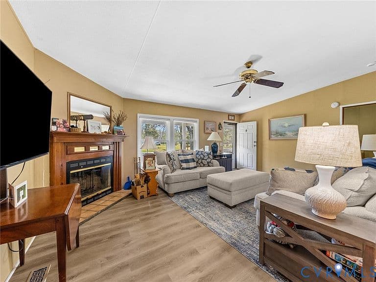 Listing photo 5
