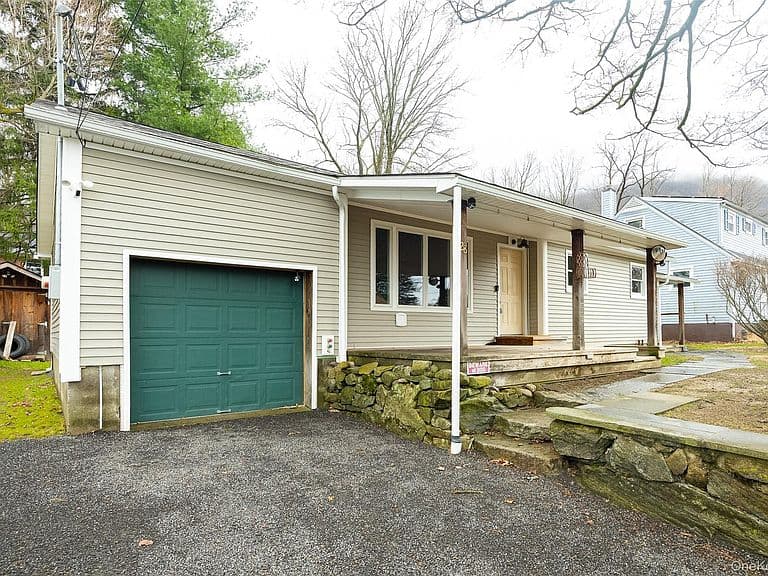 Listing photo 2