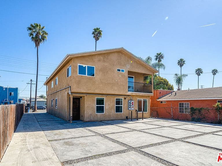 Listing photo 3