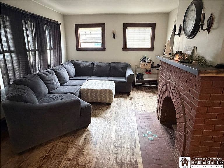 Listing photo 3