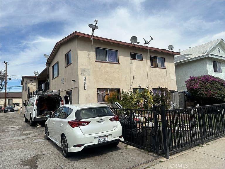 Listing photo 2