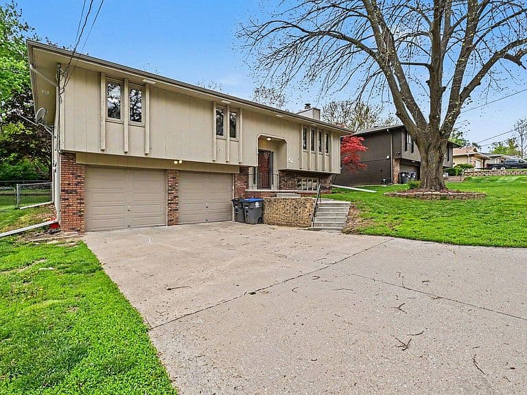 Listing photo 3