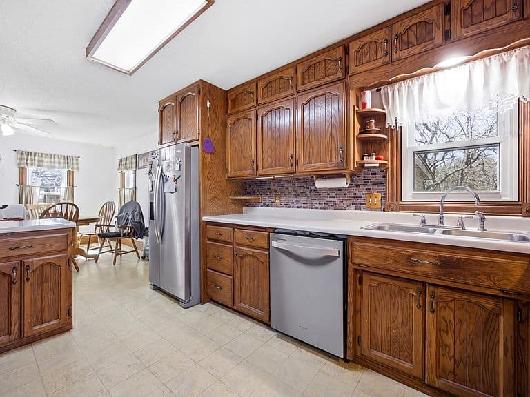 Listing photo 5