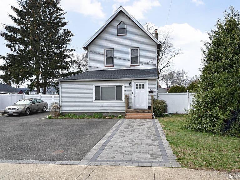 Listing photo 3