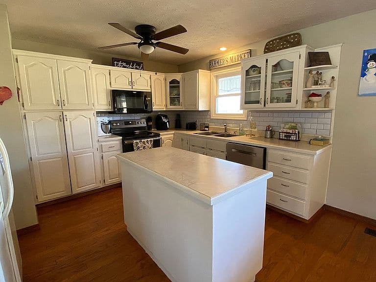 Listing photo 5