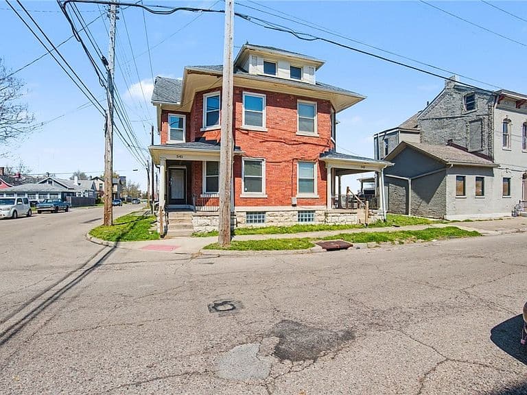 Listing photo 2