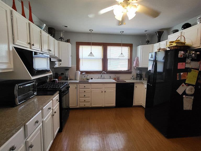 Listing photo 5