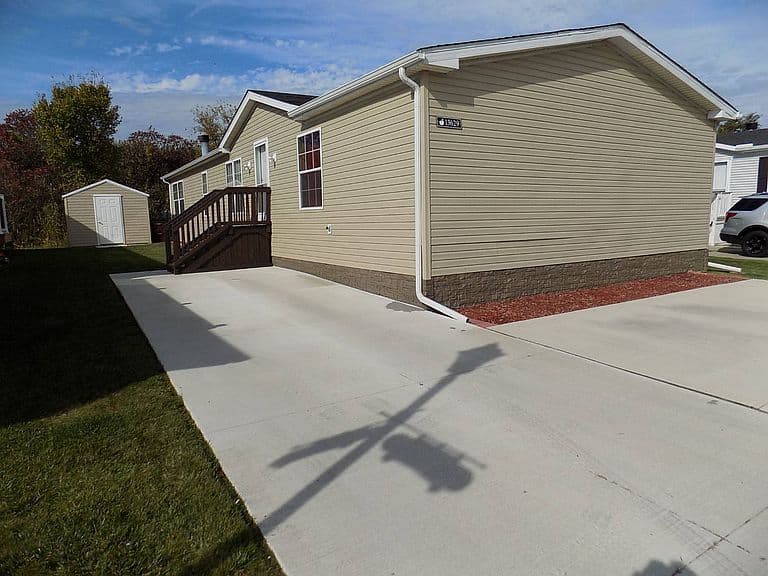 Listing photo 3