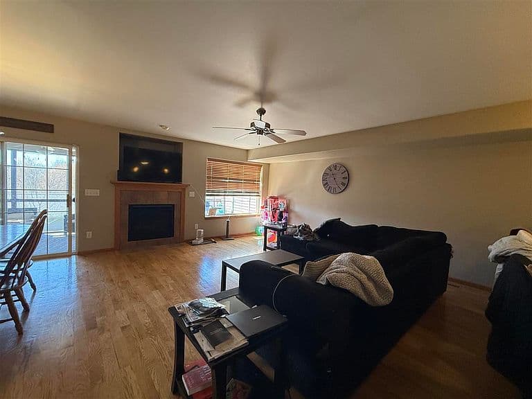 Listing photo 5