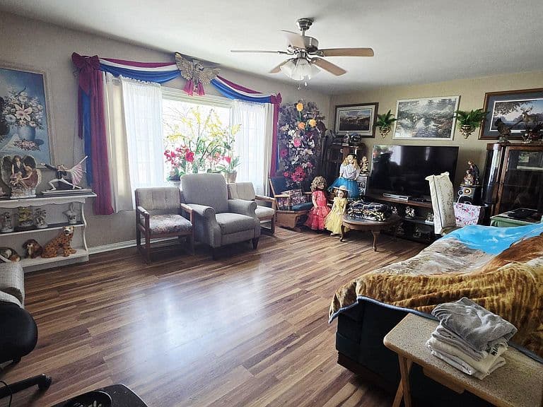 Listing photo 5