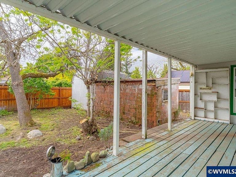 Listing photo 4