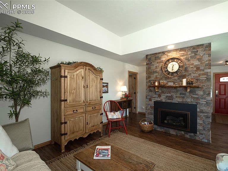 Listing photo 5