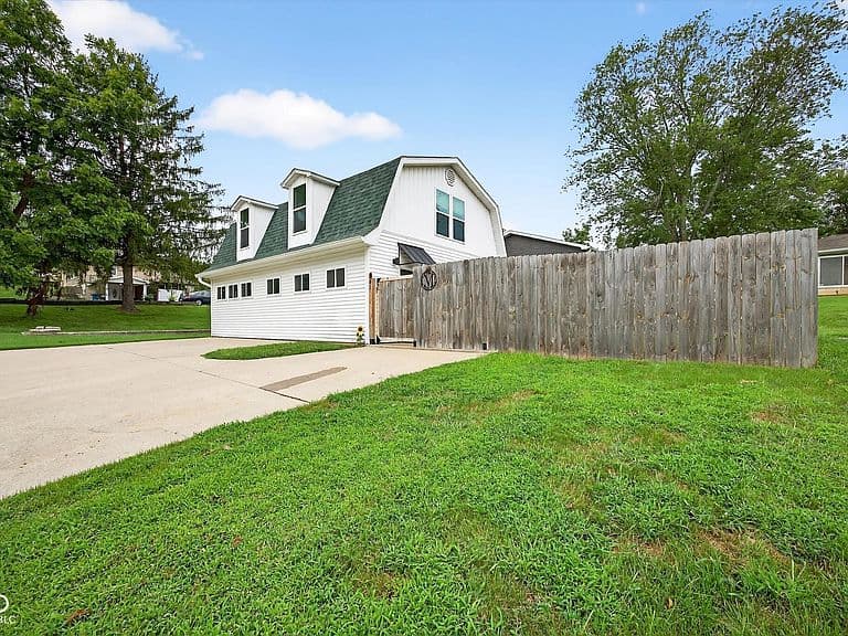 Listing photo 4