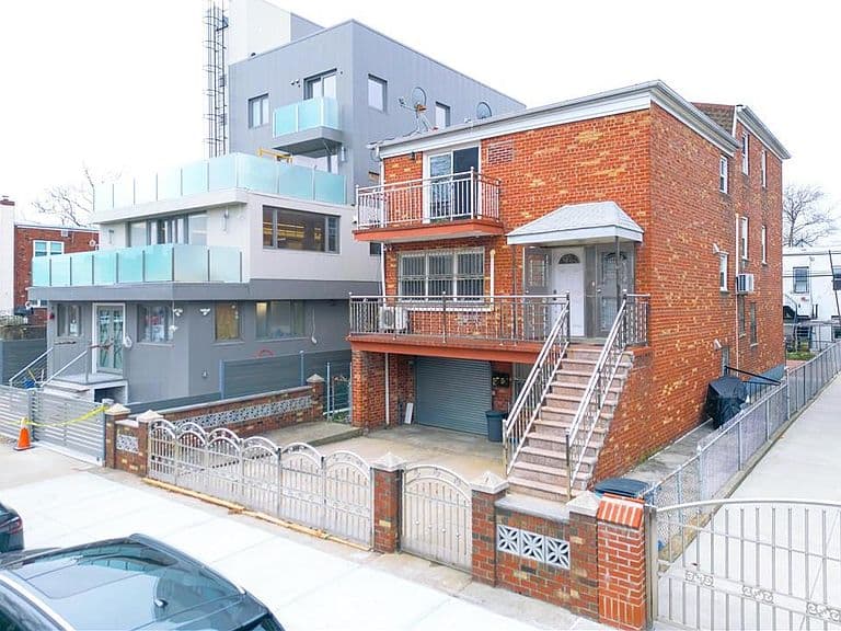 Listing photo 2