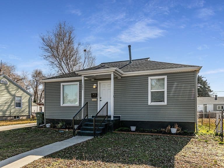 Listing photo 2
