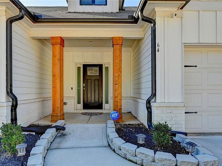 Listing photo 2