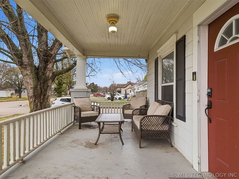 Listing photo 2