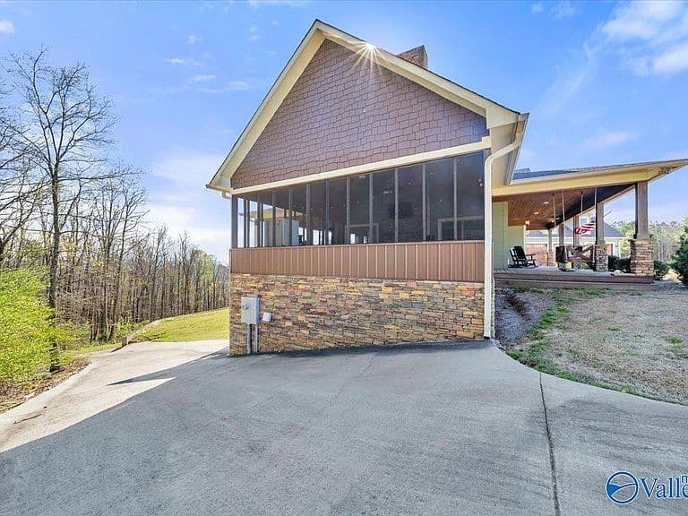 Listing photo 5