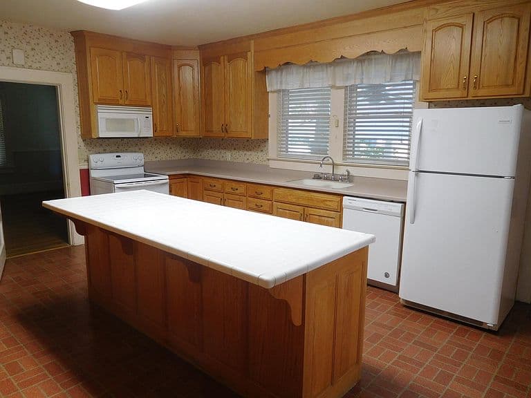 Listing photo 4