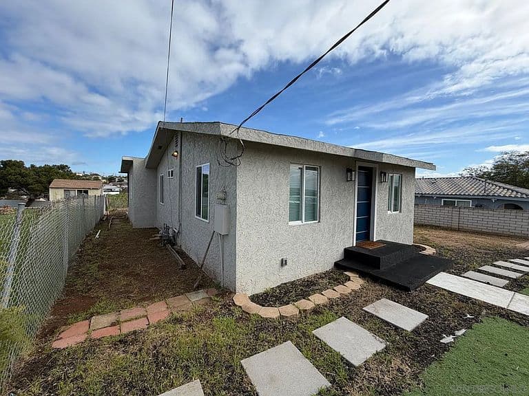 Listing photo 2