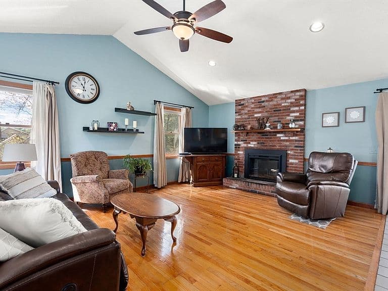 Listing photo 4