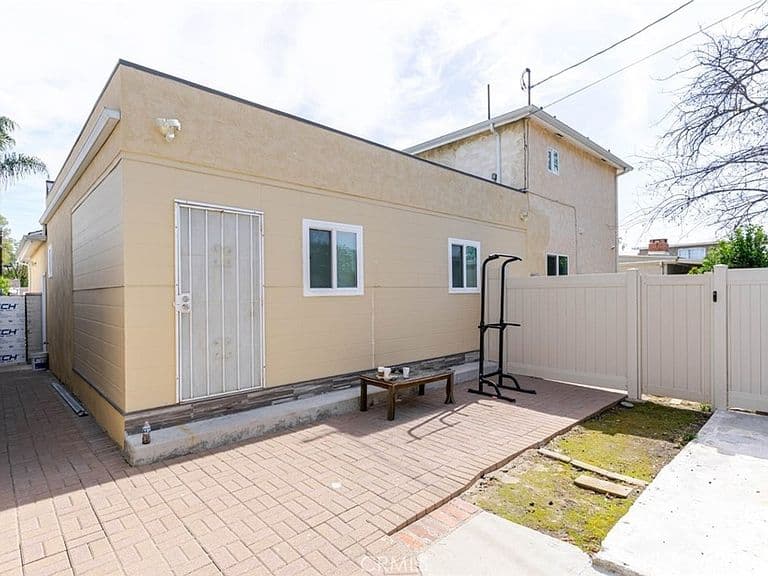 Listing photo 4