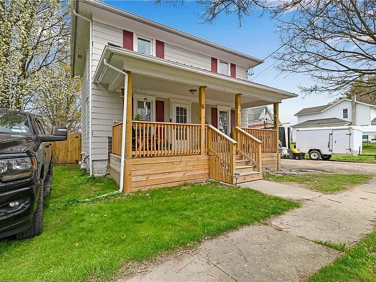 Listing photo 2